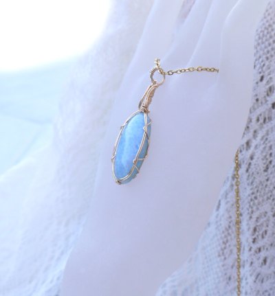 画像6: 聖者のような優しい色合いを放つ祝福の石＊ビオラン（ブルーダイオプサイド ）統合のグリッド巻き®ペンダントトップ◇(Ｃ)