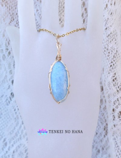 画像1: 聖者のような優しい色合いを放つ祝福の石＊ビオラン（ブルーダイオプサイド ）統合のグリッド巻き®ペンダントトップ◇(Ｃ)