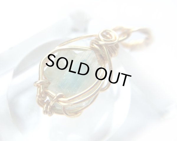 画像2: 現物を目にするだけで幸運といわれるユークレースペンダントトップ☆(M) (2)