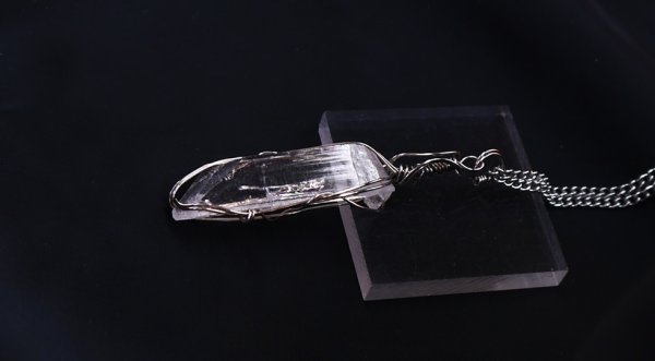 画像11: 天使のハーモニーを奏でる高品質ダンビュライト統合のグリッド巻き®ペンダントトップ◇（F） (11)