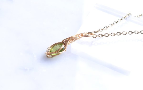 画像8: 太陽と勇気の象徴＊宝石質ペリドット統合のグリッド巻き®ペンダントトップ◇ (8)
