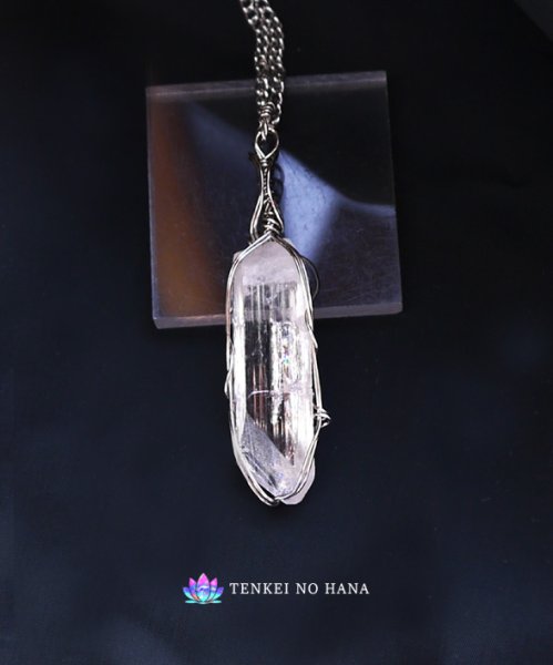 画像1: 天使のハーモニーを奏でる高品質ダンビュライト統合のグリッド巻き®ペンダントトップ◇（F） (1)