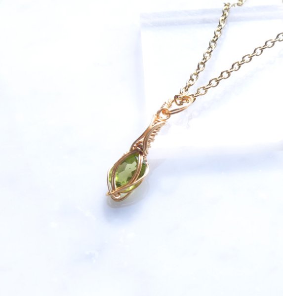 画像7: 太陽と勇気の象徴＊宝石質ペリドット統合のグリッド巻き®ペンダントトップ◇ (7)
